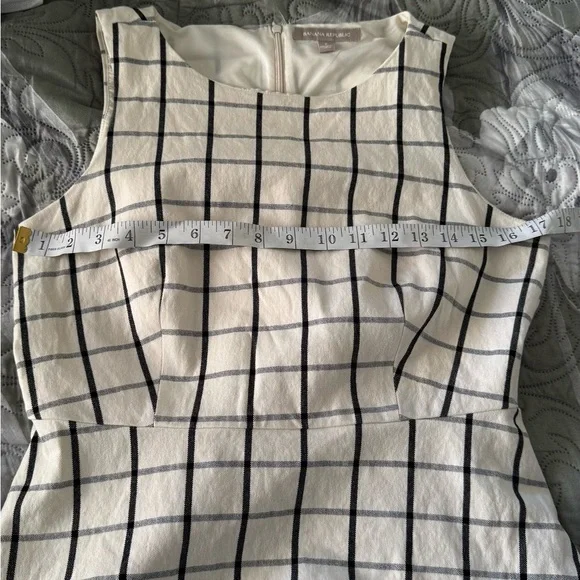 Banana Republic White Tank Top with Black Windowpane Grid - Picture 4 of 7